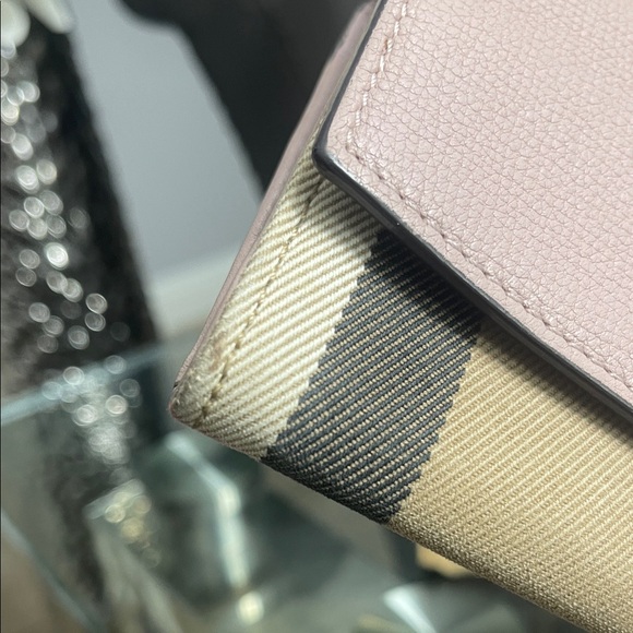 Burberry Pink and Beige Wallet NWOT IN BOX AND FULL INCLUSION - Picture 10 of 11